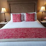 Kingfisher Lodge *